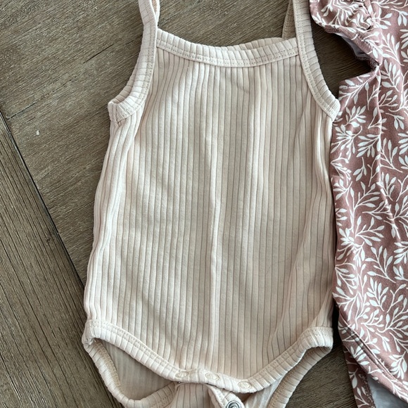 Mebie Baby Bodysuits in EUC - Picture 4 of 5